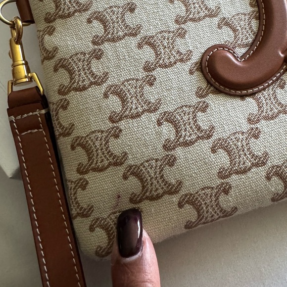 CELINE POUCH WITH STRAP CUIR TRIOMPHE IN TEXTILE WITH TRIOMPHE PRINT & CALFSKIN - Picture 8 of 10